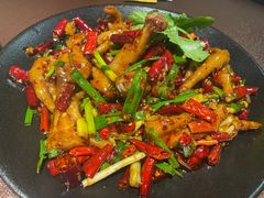 -曼听小寨海鲜烧烤·大连辣炒大王(盖州街店)