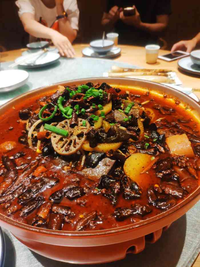 九锅一堂重庆家常菜(瀚海海尚店)-"他家的菜品很不错,价格也不高,基本