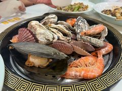 老灶蒸汽海鲜锅-巧克力渔家.小船海鲜胶东菜(万平口店)