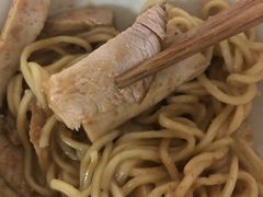 -松树干拌面店