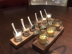 配套的盐与酱汁-恰餐厅及酒吧 CHAR Bar & Grill (北京丽都皇冠假日店)