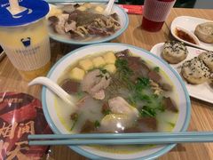 -小杨生煎(金山百联购物中心3楼店)