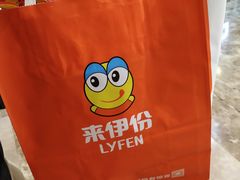 -来伊份(上海市静安区万航渡路889广场店)