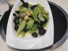 -鑫悦楼煎蟹·16年海鲜大排档