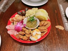 -Chom Cafe and Restaurant