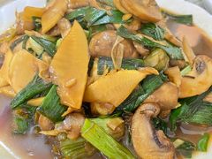 冬笋蘑菇炒肉片-品雅轩农家乐
