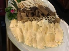 -左庭右院鲜牛肉火锅(金山万达店)