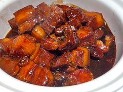 特色红烧肉拌饭-鑫小城故事·藕汤·家常菜(台北一路总店)