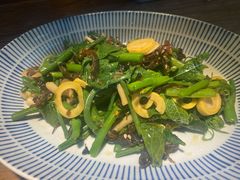 丝瓜尖拌菌菇-中8楼风尚云南菜(颐堤港店)