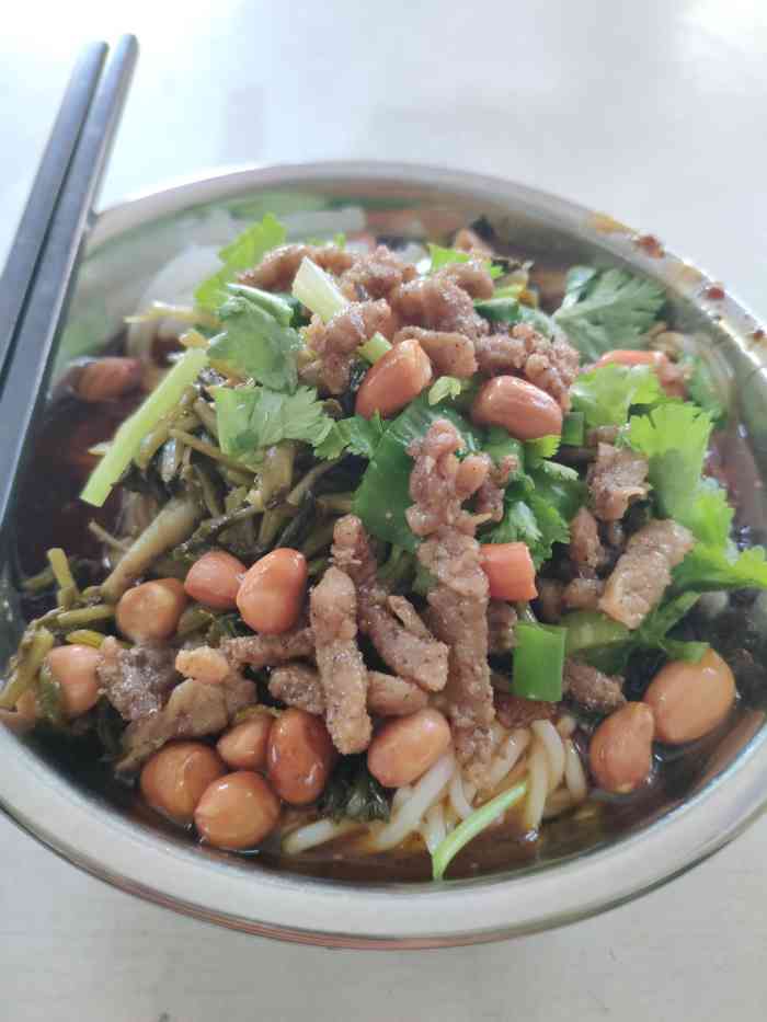 腌粉真很好吃,老板是定安人,笑眯眯的,很热情.