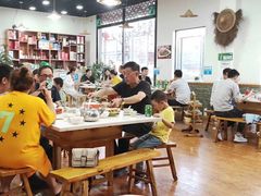 大堂-乙丙丁正宗昭通天麻火腿鸡(总店)
