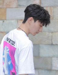 -一家只做男发烫染的店
