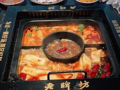 -老牌坊云南鱼豆花火锅(哈西万达店)