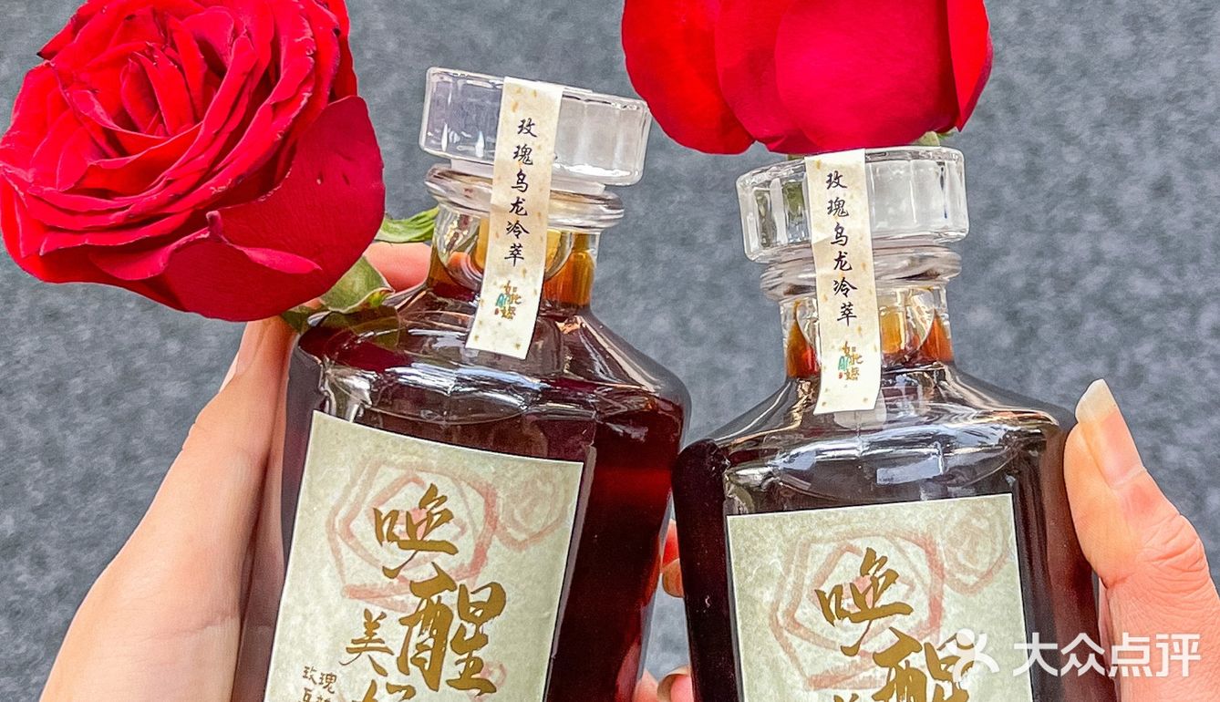 没想到刚刚办好校友卡 就在川大南门发现这家国风茶咖