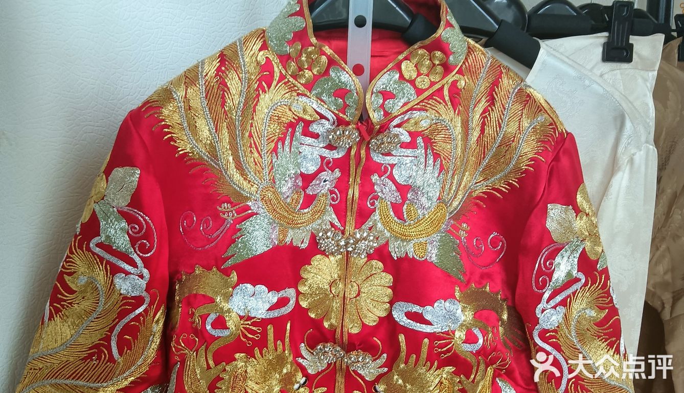 盘金，秀禾服