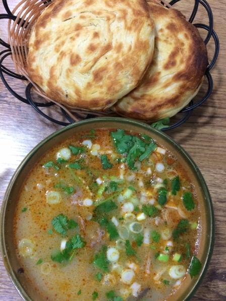 老灵宝羊肉汤-"好饼好汤,老板亲自上菜,饼是热的,可泡可.