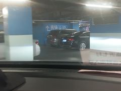 -金虹桥国际中心·停车场