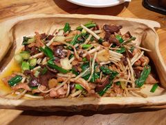 -老滇山寨•云南特色菜•地方菜•民族风情歌舞表演(金碧店)