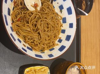 就在工作单位的楼下,特别好找,我喜欢吃拌粉套餐
