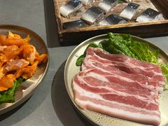 -围炉肉舍•炭烤活鳗•丹东海鲜烤肉(步行街店)