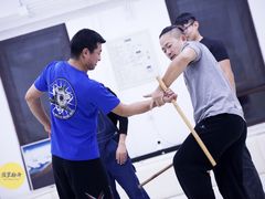 -菠萝格斗巴西柔术训练馆