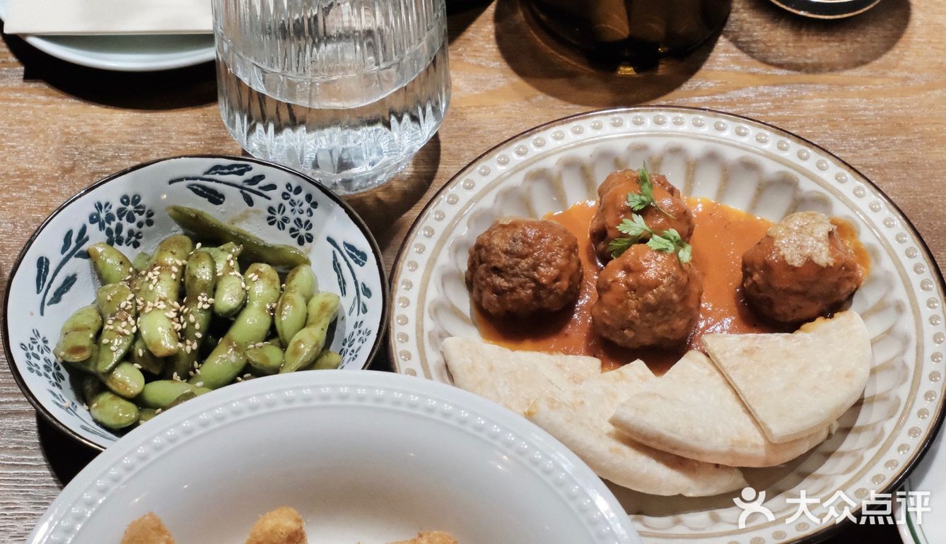 谁懂😅在小而美的bistro看了一晚上繁花