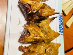 吊烧乳鸽-十八酒坊(临河风景店)