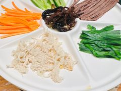 -云海肴·汽锅鸡·云南菜(天山百盛优客店)