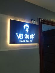 -V8潮牌·接发烫染连锁