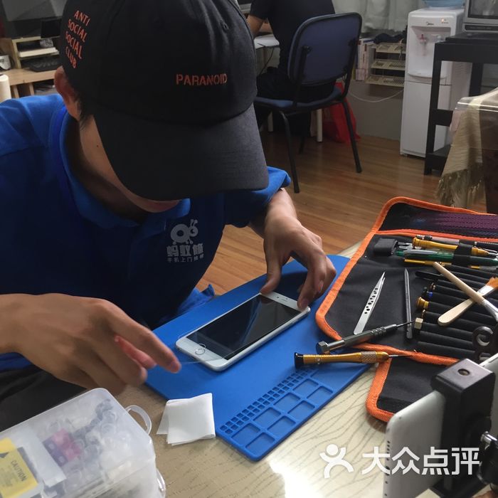 蚂蚁修手机上门维修