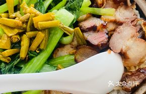 Cantonese Spare Ribs and Sausage Claypot Rice