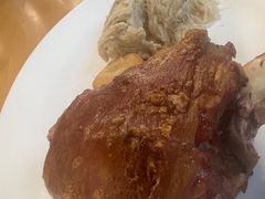 脆烤猪膝配德式酸菜、面包丸-巴伐利亚啤酒坊(意式风情街店)