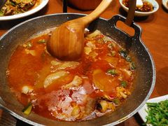 思茅酸汤鱼片-老滇山寨•云南特色菜•地方菜•民族风情歌舞表演(金碧店)