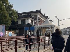 -朱家角影剧院-地面停车场