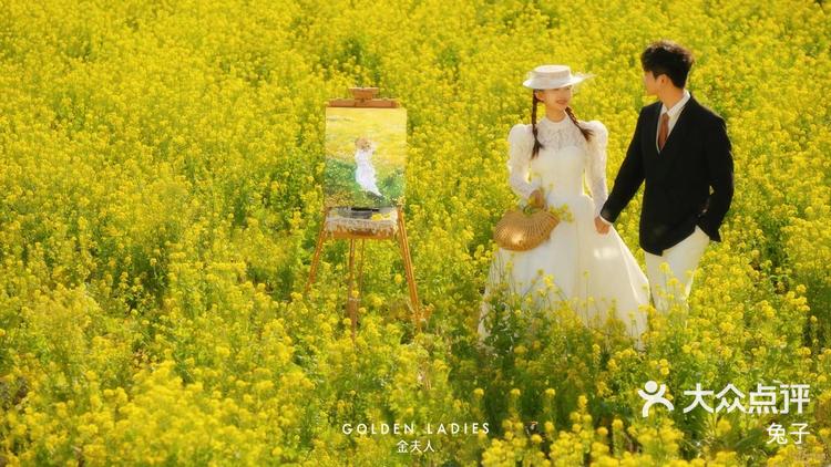 外景油菜花婚纱照六盘水金夫人