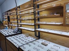 -罗伯特眼镜·蔡司官方授权(罗湖国贸店)