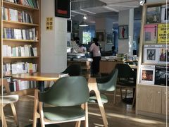 大堂-今日艺术汇书店