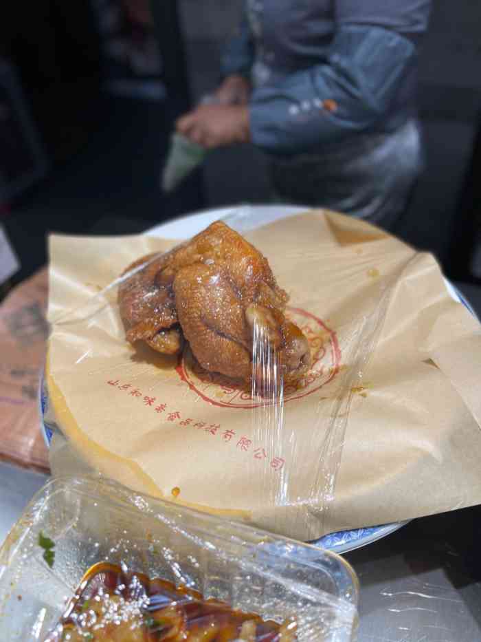 知味斋肴鸡(古商城店)-"这家店在新建中路上,有时候下班回家会顺路.