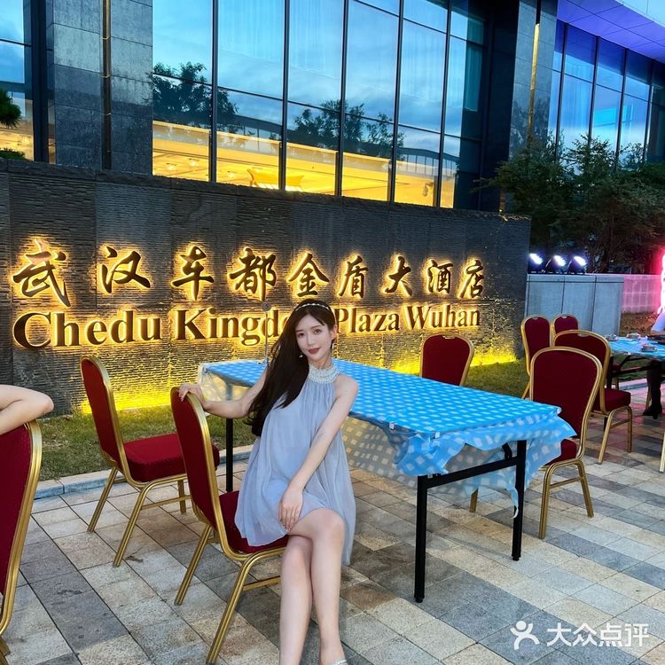 武汉｜五星酒店🔥夜市烧烤竟还有乐队作伴⁉️