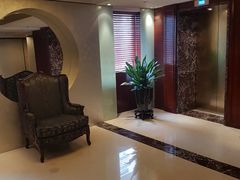 -深圳富苑皇冠假日套房酒店