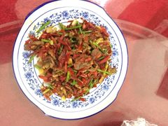 土干辣椒炒肉-瑶河山里菜