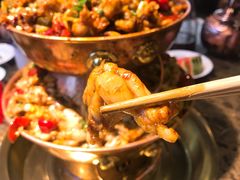 -沪小二炭火蛙锅(淮海中路美食不夜城店)