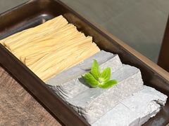 黑豆腐拼鲜腐竹-蘑界·野生菌火锅(深业上城店)