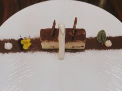 提拉米苏配杏仁脆片-Ponte 意大利餐厅