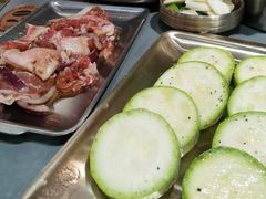 -围炉肉舍•炭烤活鳗•丹东海鲜烤肉(步行街店)