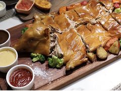 塞戈维亚脆皮烤乳猪-MOCUS莫卡斯餐厅(祥云小镇店)