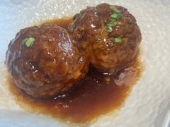 鸭蛋黄狮子头-梅飞酒家(名辉豪庭店)