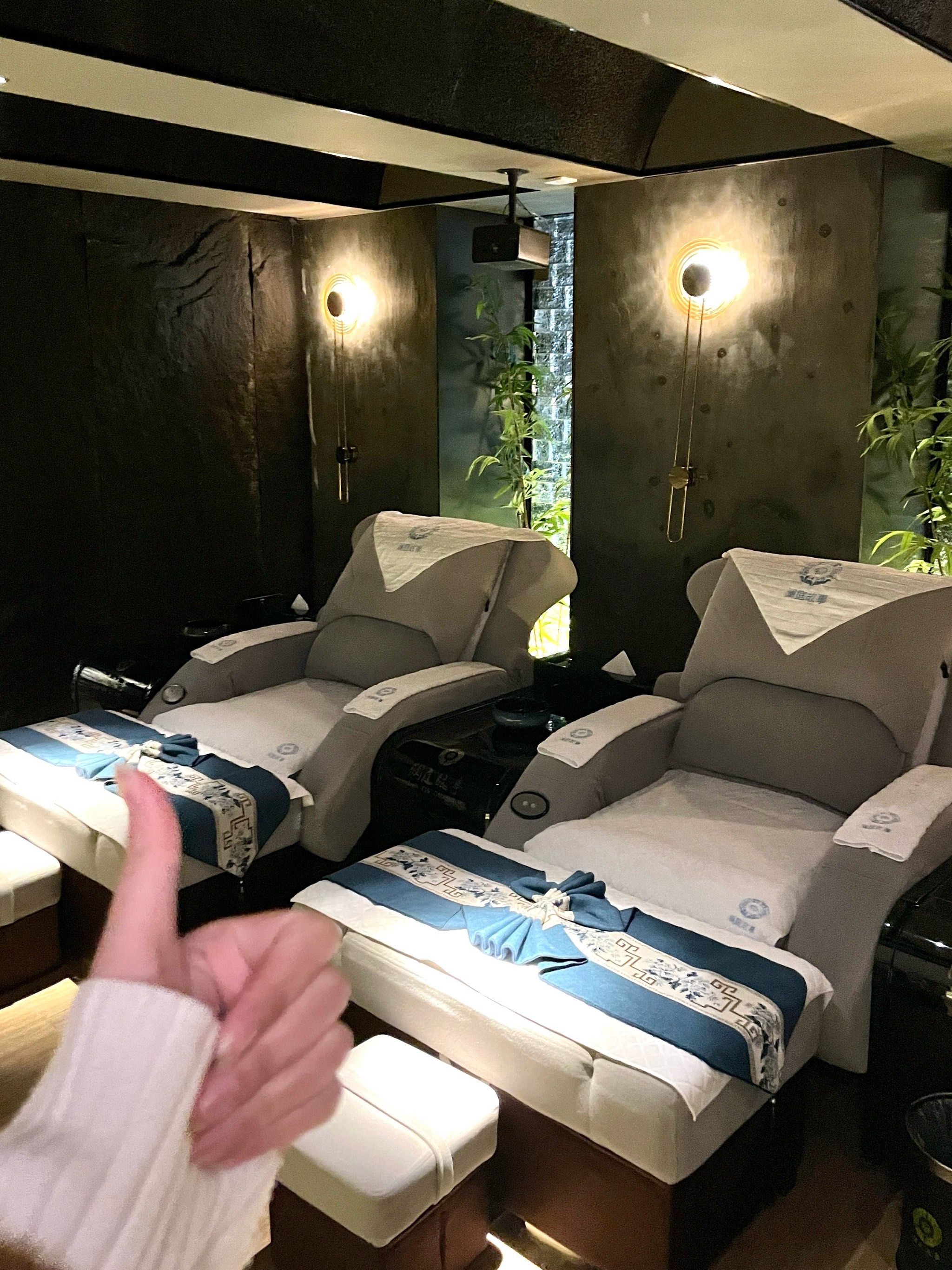 在汕头…做足疗还能吃到免费自助餐⁉️
