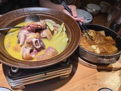 -帅巴人舅母子腊蹄民俗村