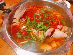 -野山舂·贵州现舂酸汤火锅(鸿通城店)